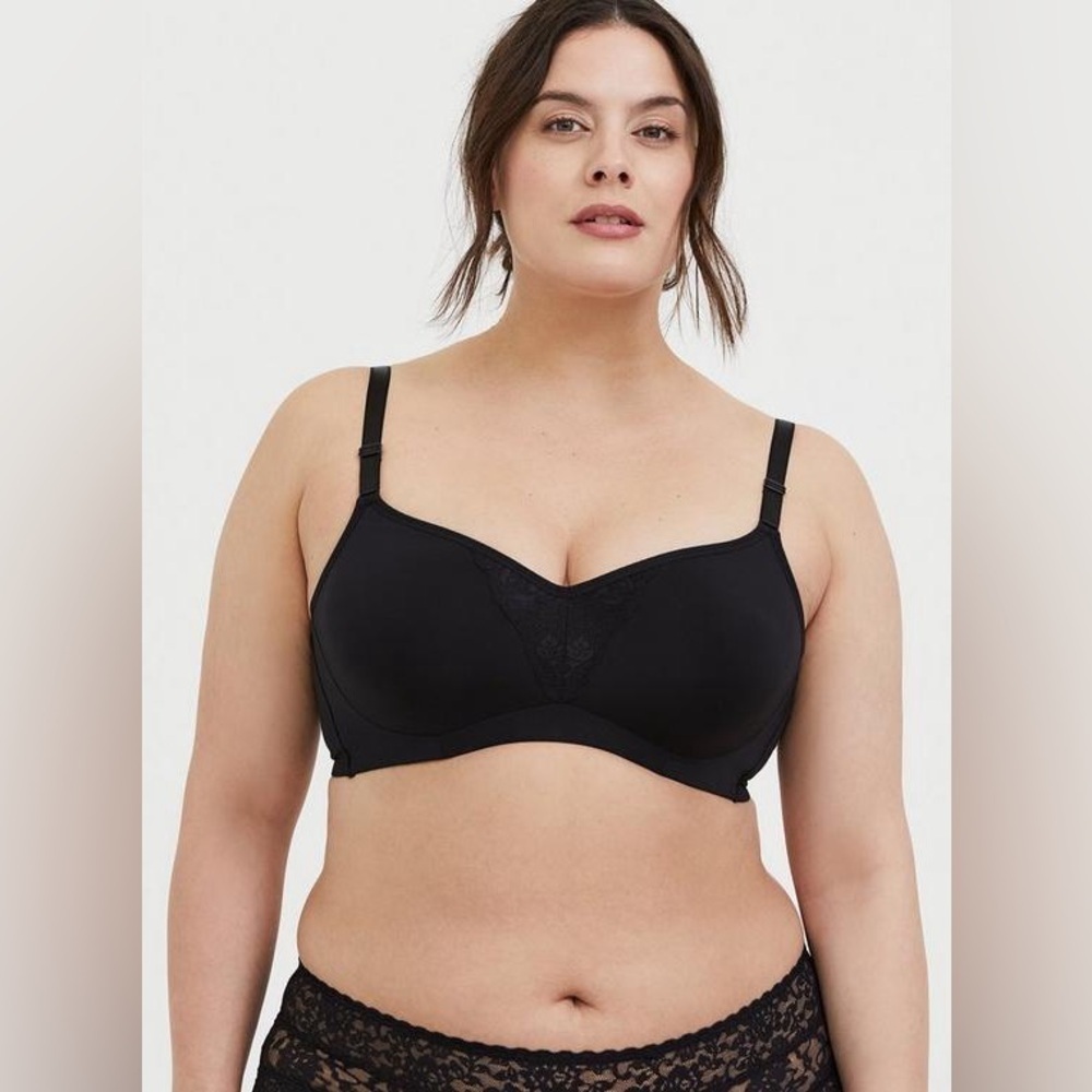 Torrid Mid Impact Underwire Lace Inset Sports Bra Size 40DD NWT